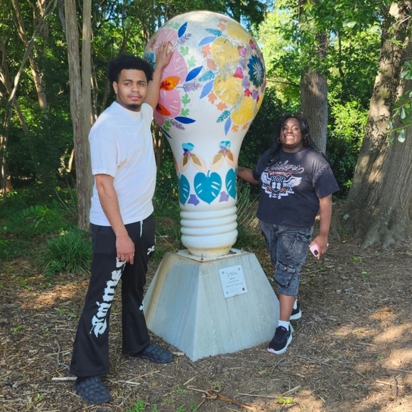 Julia is LIVE, LUXURY & DESIGNER SHARE SHOW BAGS & WALLETS SHARE 2 - Picture 11 of 16